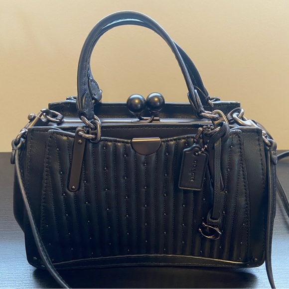 Kiss Lock Coach Purses - Picture 3 of 9